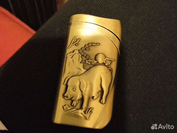 Винтажные вещи.Зажигалка,брелок