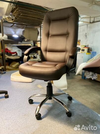 Офисное кресло