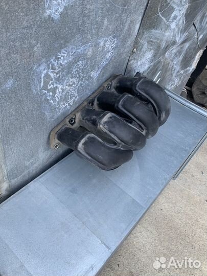 Впускной коллектор Toyota Wish ZNE 10 1.8 1ZZ