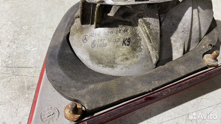 Фонарь багажника правый Mercedes Benz W210 седан