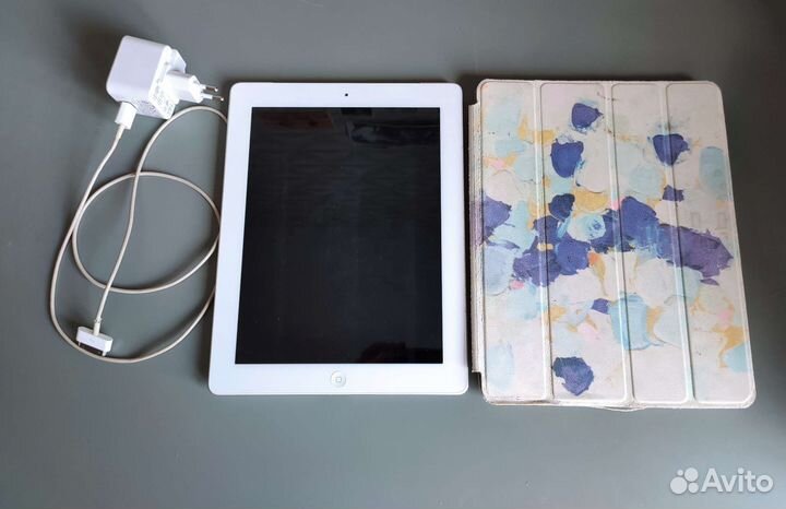 iPad 3 64 гб LTE с зарядкой и чехлом