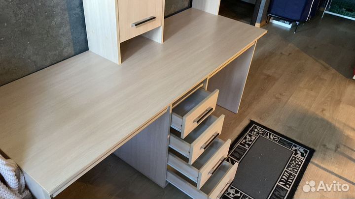 Компьютерный стол на двоих