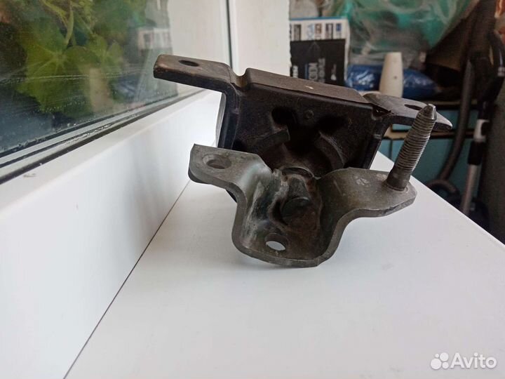 Подушка двигателя Nissan almera n16