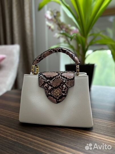 Сумка Louis Vuitton Capucines