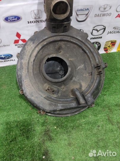 Корпус воздушного фильтра Audi 100 C44 1.8 1987