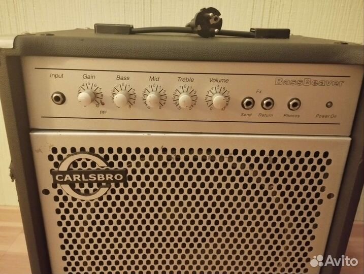 Комплект бас гитара + комбик басовый