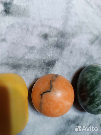 Массажные шар и яйцо из натурального камня Китай