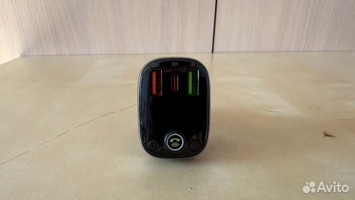 Автомобильная зарядка с bluetooth FM трансмиттером