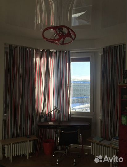 Пара потолочных светильников