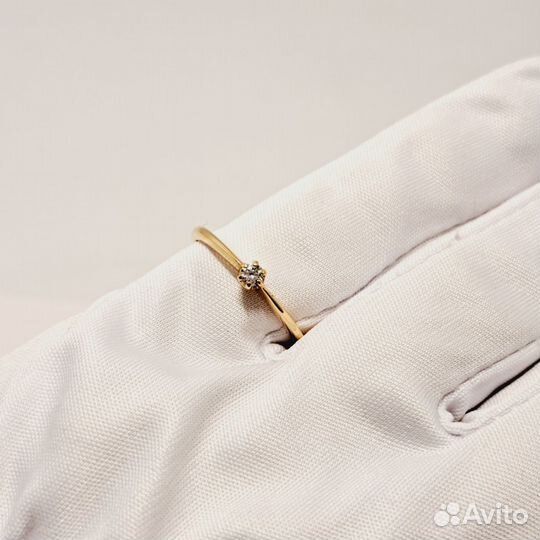 Золотое кольцо с бриллиантом 16,5 размер