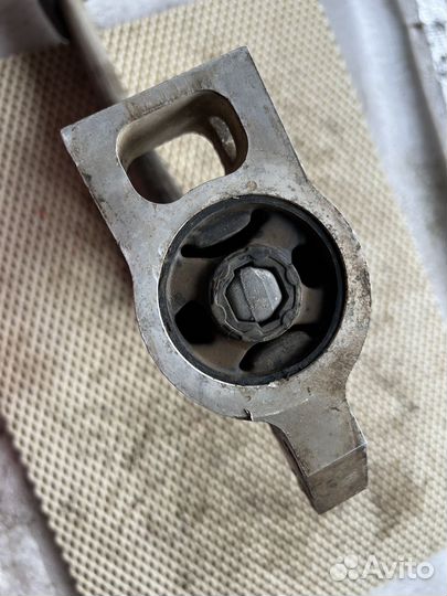 Рычаг подвески передний Volkswagen Passat B6