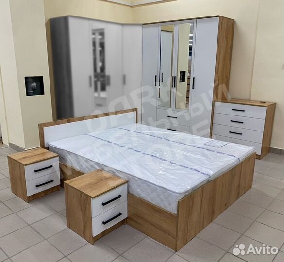 Спальный гарнитур