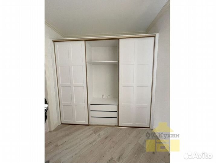 Шкаф с зеркалом