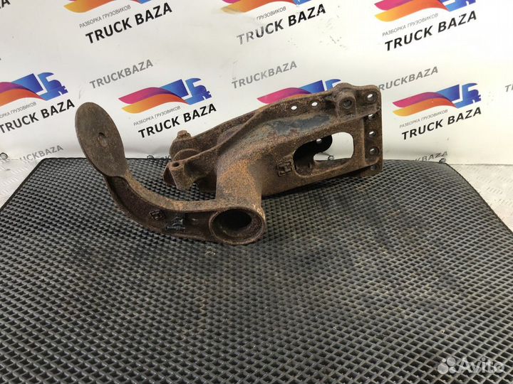 81432155194 Кронштейн реактивной тяги правый