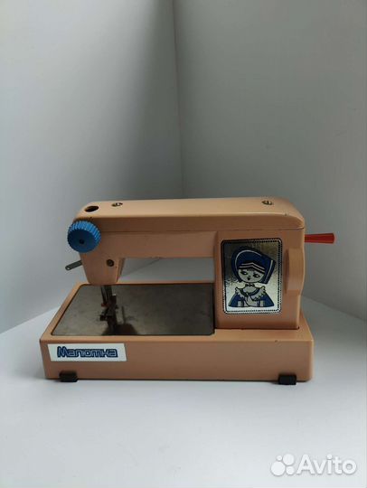 Детская швейная машинка СССР Малютка