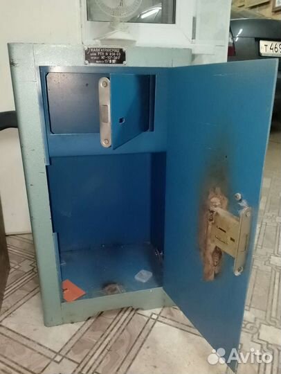 Сейфы металлические