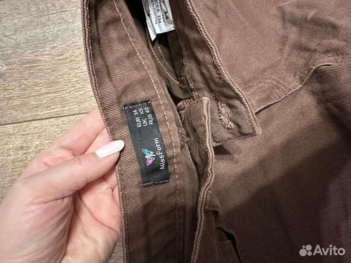 Коричневые джинсы 40
