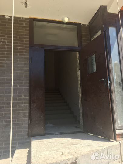 Противопожарные двери с доводчиком