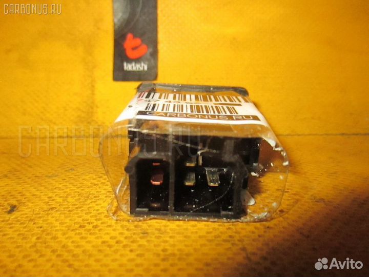 Кнопка передняя Nissan Serena TC24