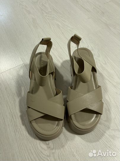 Сандалии женские