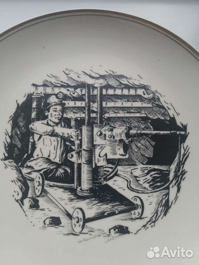 Настенное коллекционнное блюдо гдр