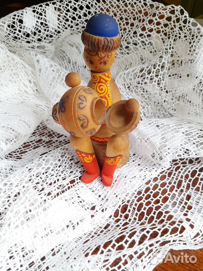 Деревянные статуэтки и фигурки