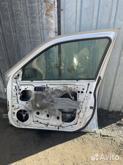 Дверь передняя правая Nissan Primera P11