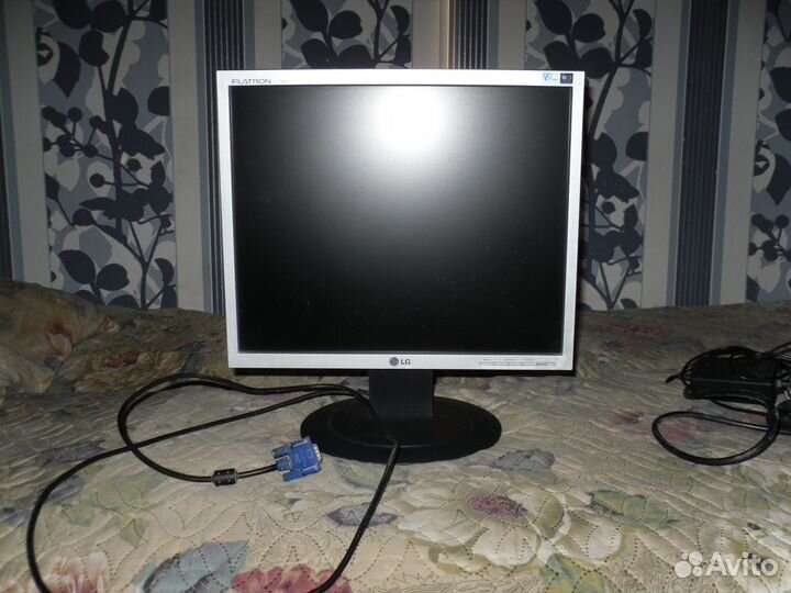 Монитор Flatron L1750U LG 17 дюймов