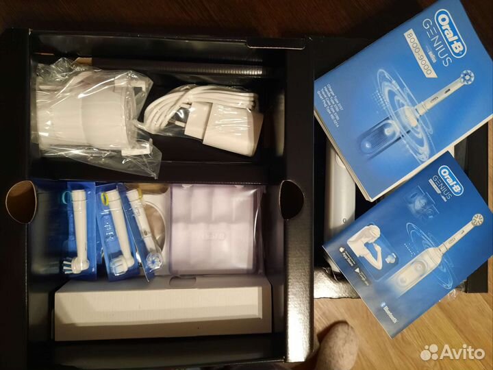 Электрическая зубная щётка Oral-B Genius 8000-9000