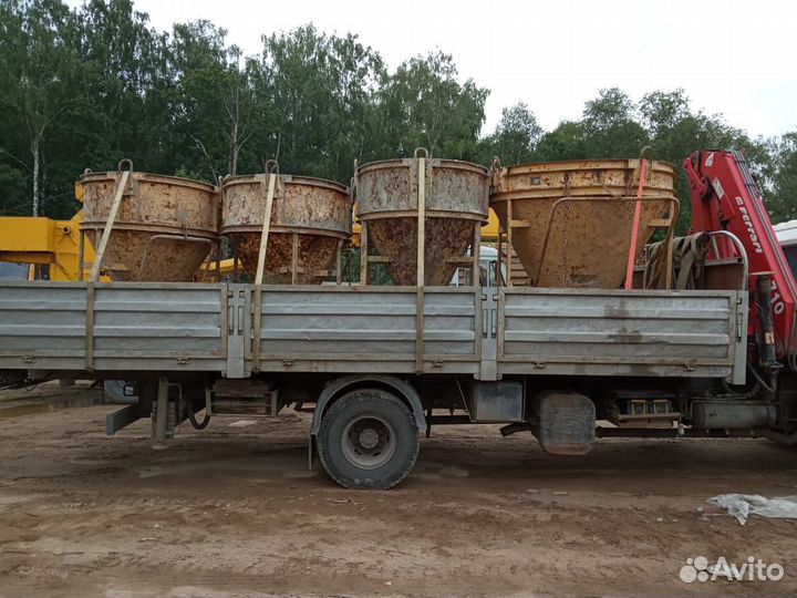 Рюмка. Бадья для бетона. Колокольчик. туфля