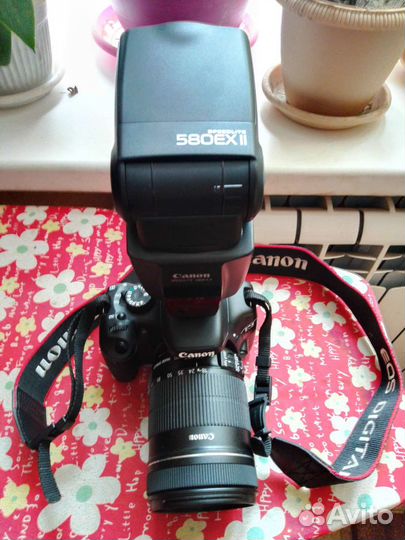 Зеркальный фотоаппарат canon 550d и фотовспышка