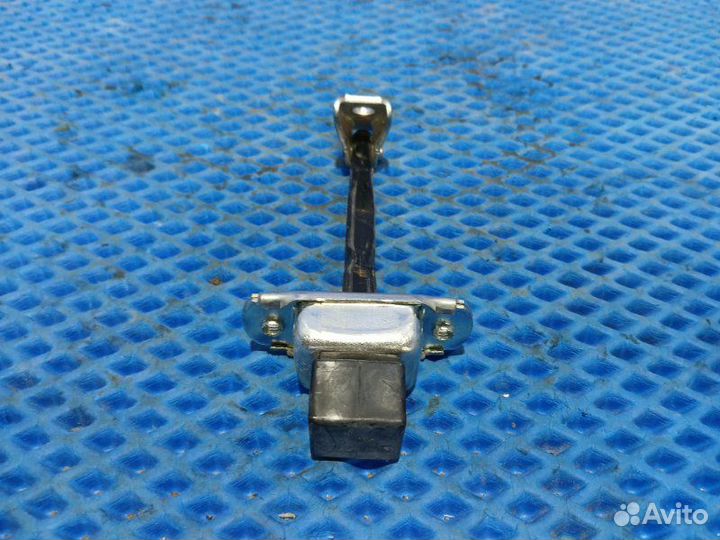 Ограничитель двери Mitsubishi L200 пикап 4D56 2010