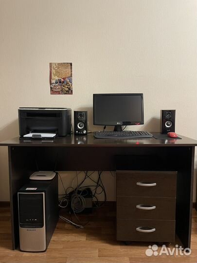 Компьютерный стол