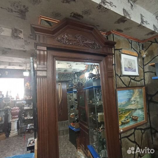 Старинное напольное зеркало