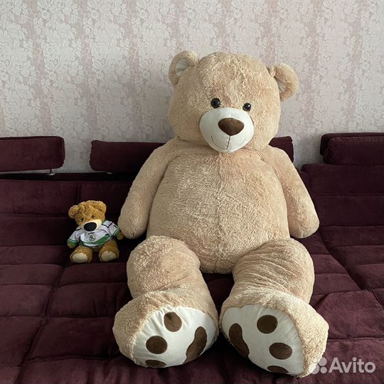 Плюшевый большой медведь