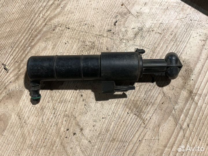 Форсунка омывателя Mercedes E-Classe W212 права