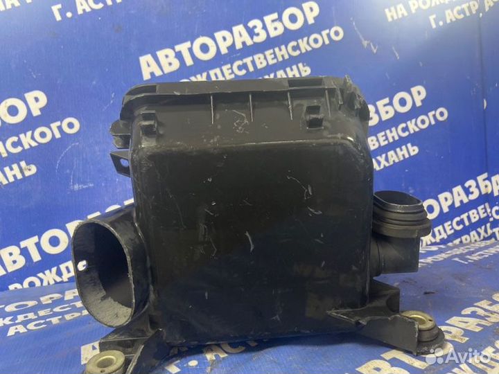 Корпус воздушного фильтра. Mitsubishi Grandis