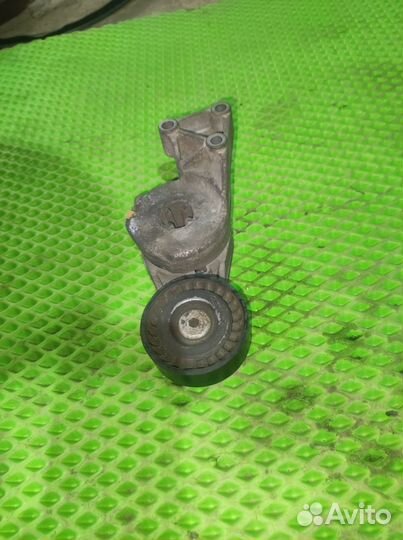 Ролик натяжитель Volkswagen Passat B6 2.0