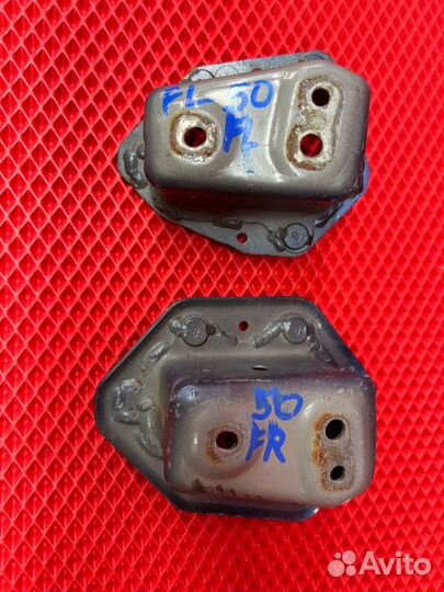 Крепление жесткости бампера переднее Nissan Note