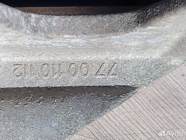 Кронштейн коллектора Renault Megane II