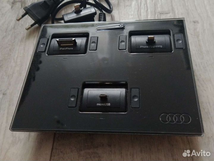 Зарядная док станция Idapt i4 Audi Edition