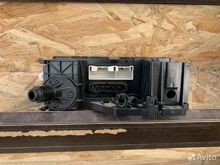 Блок управления отопителем VW Golf 5