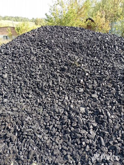 Уголь в мешках, дрова