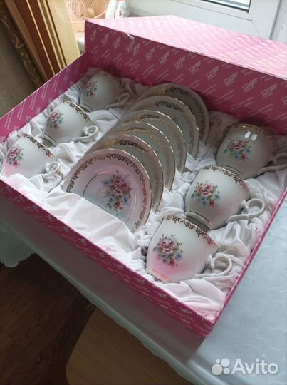 Фарфоровый чайный сервиз