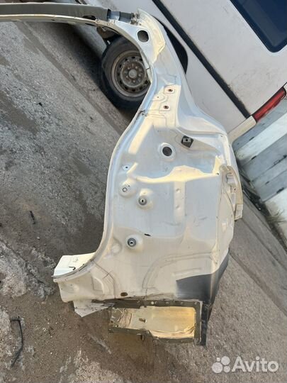 Заднее правое крыло Nissan juke