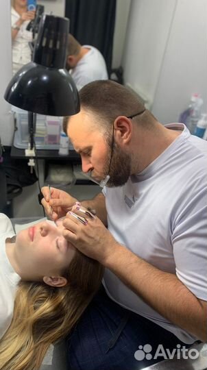 Наращивание ресниц, моделирование бровей