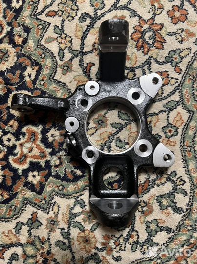 Кулак поворотный передний правый Паджеро 4
