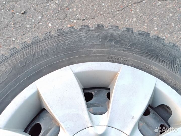 Dunlop SP Winter Ice 02 175/70 R14 84T