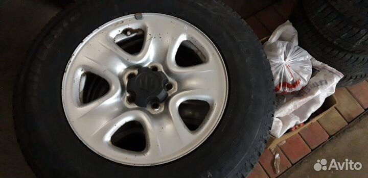 Bridgestone Ice Cruiser 7000 225/70 R16 82