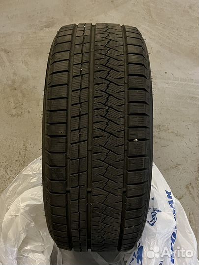 Triangle PL02 235/45 R18 98V